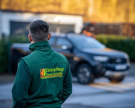 mechanische Grauflächenpflege und Unkrautbeseitigung mit Kehrmaschine in Frankenberg